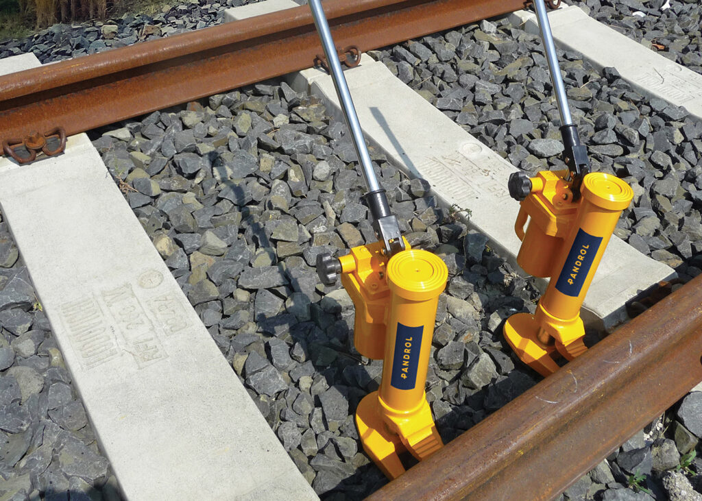 Hydraulic Rail Lifting Devices